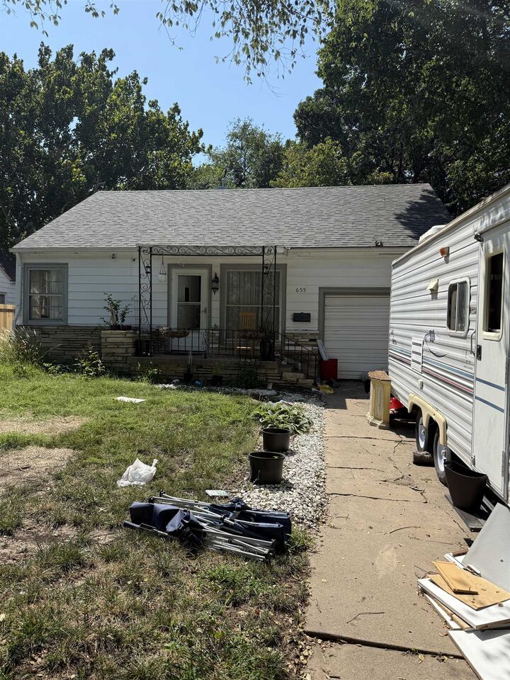 Property Photo:  655 S Quentin St  KS 67218 