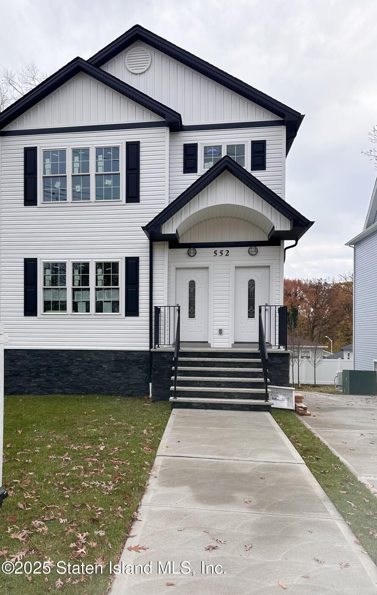 Property Photo:  552 Drumgoole Road E  NY 10312 