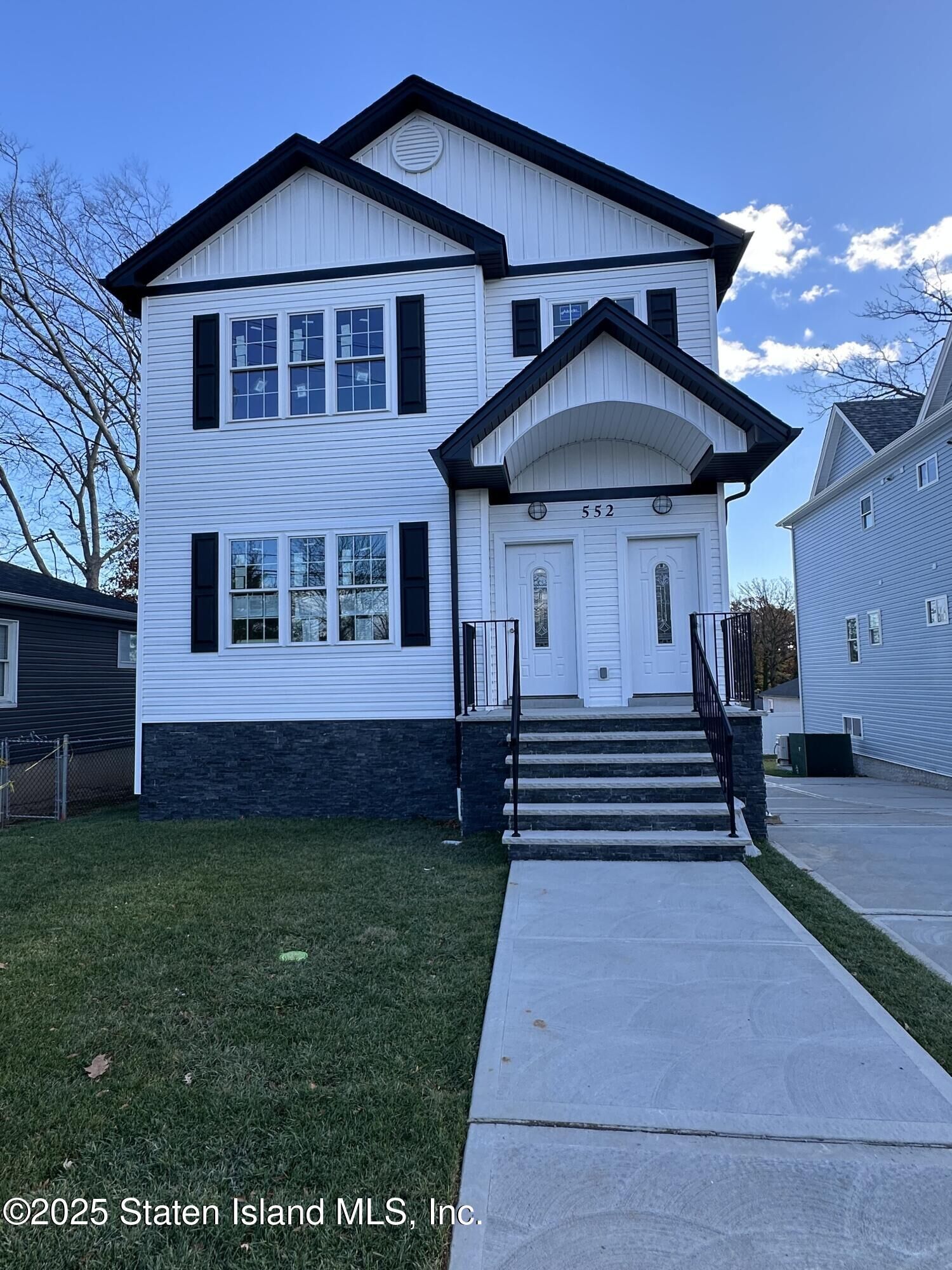 Property Photo:  552 Drumgoole Road E  NY 10312 