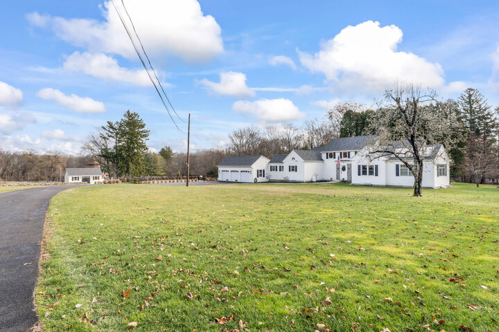Property Photo:  37 Driftway Road  CT 06811 