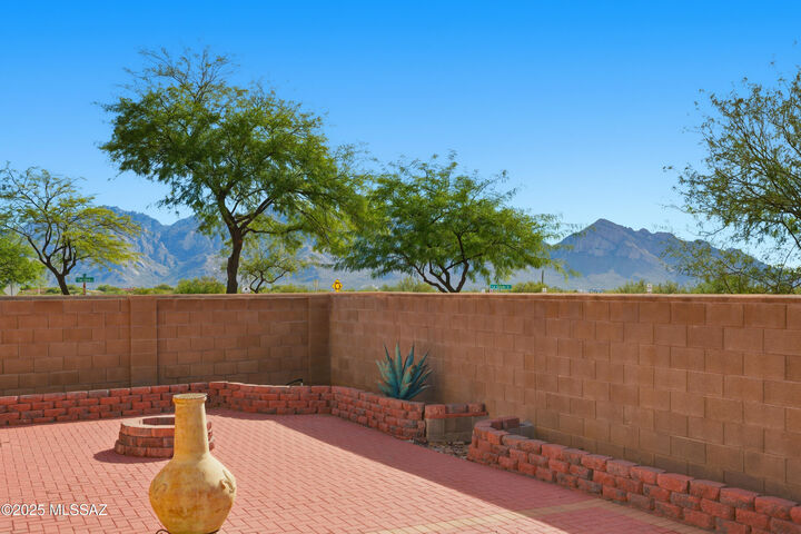 Property Photo: 12827 Bloomington Loop AZ 85755