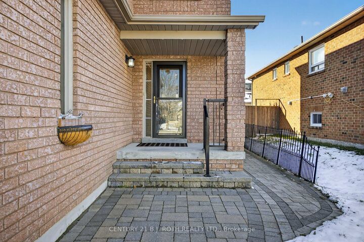 Property Photo: 73 Rundle Crescent ON L4N 8E6