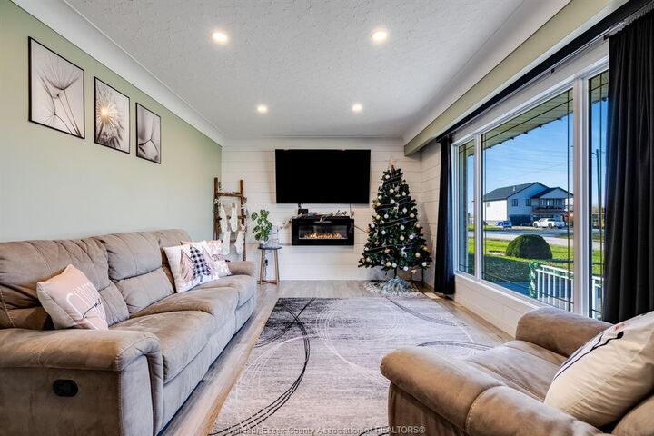 Property Photo:  1826 Mayfair Street  ON N9Y 2M6 