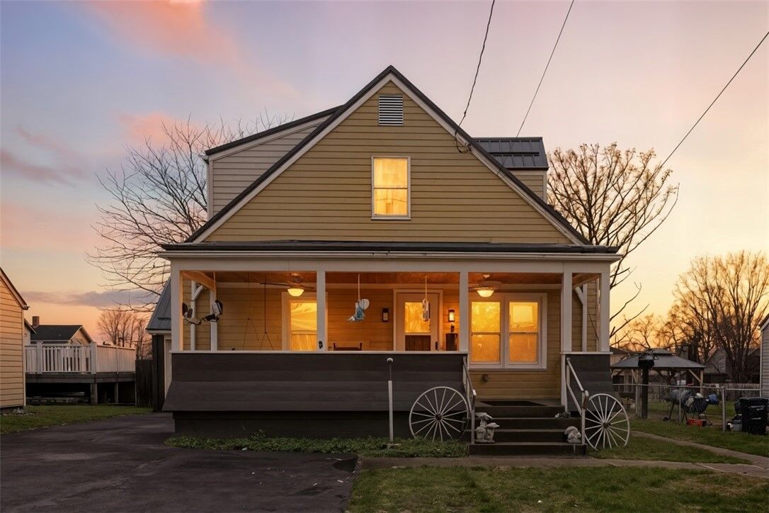 Property Photo:  709 Jefferson Ave  PA 15065 