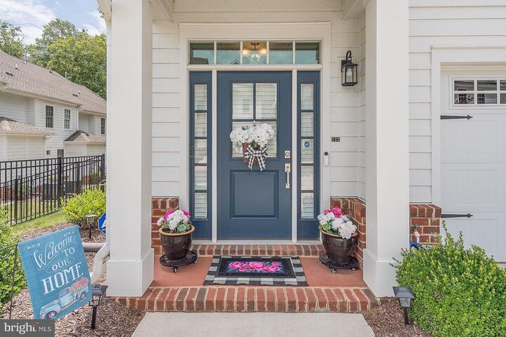 Property Photo:  122 Meeting Place  VA 23185 