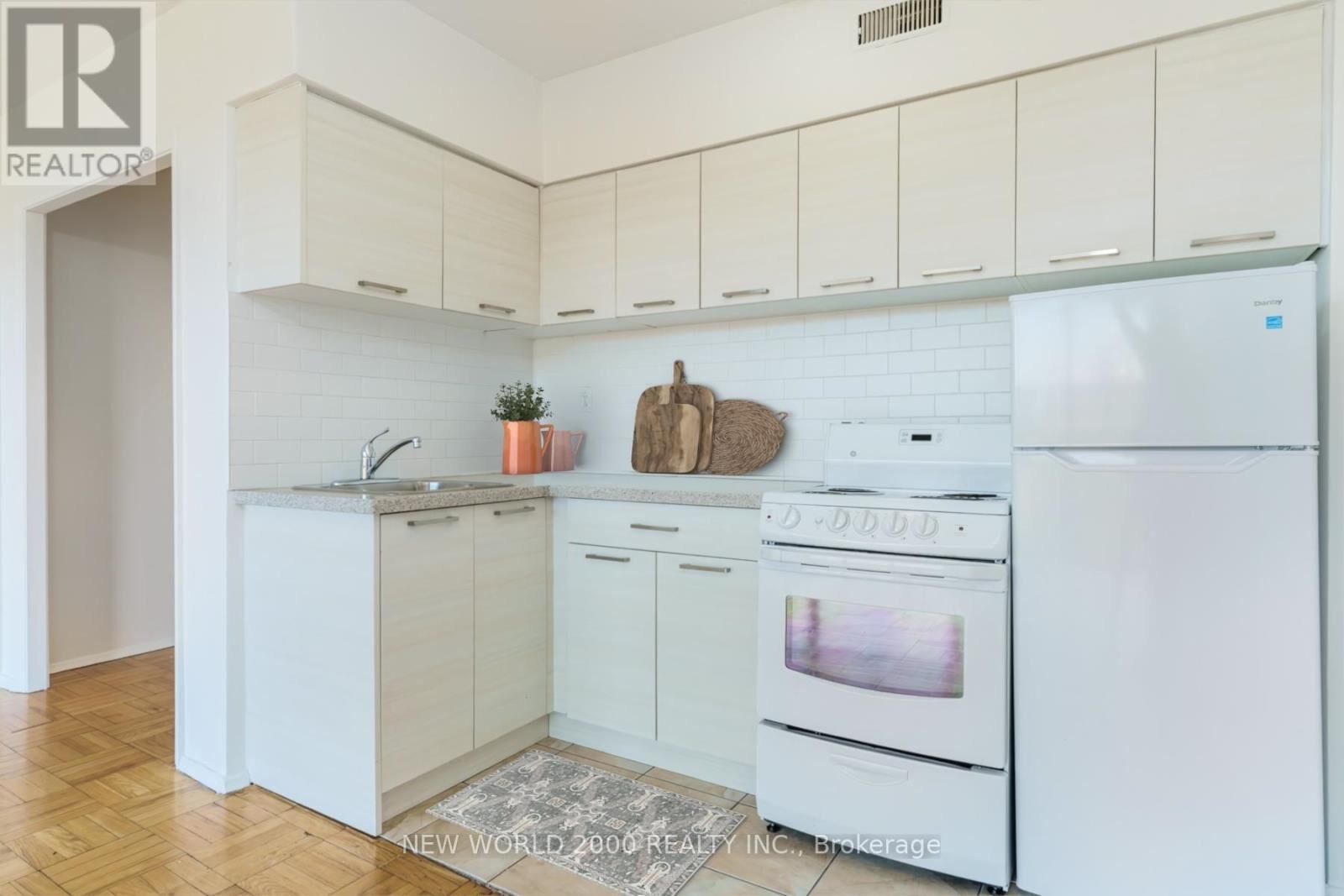 Property Photo:  40 Park Road 403  ON M4W 2N4 