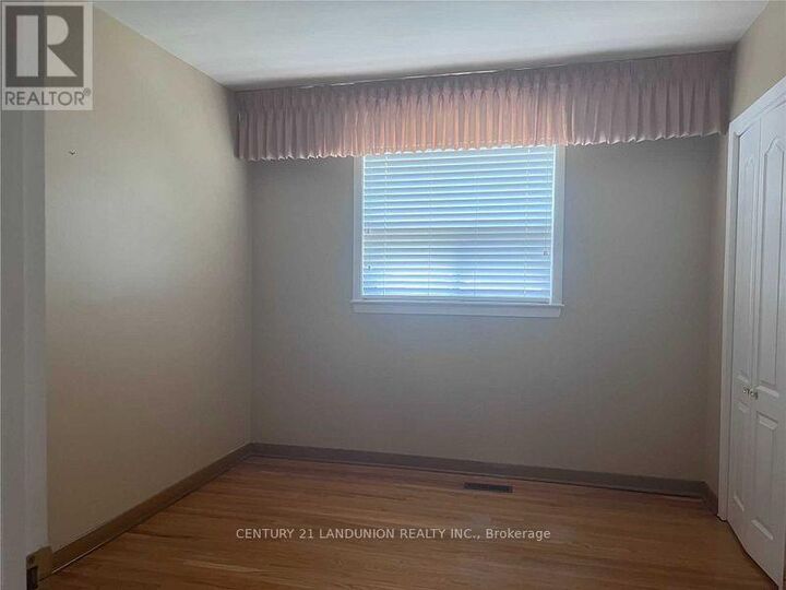 Property Photo:  10 Laskay Cres Upstair  ON M3N 1P3 