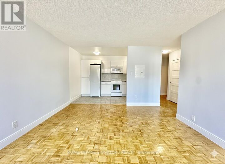 Property Photo:  990 Avenue Road 108  ON M5P 2K8 