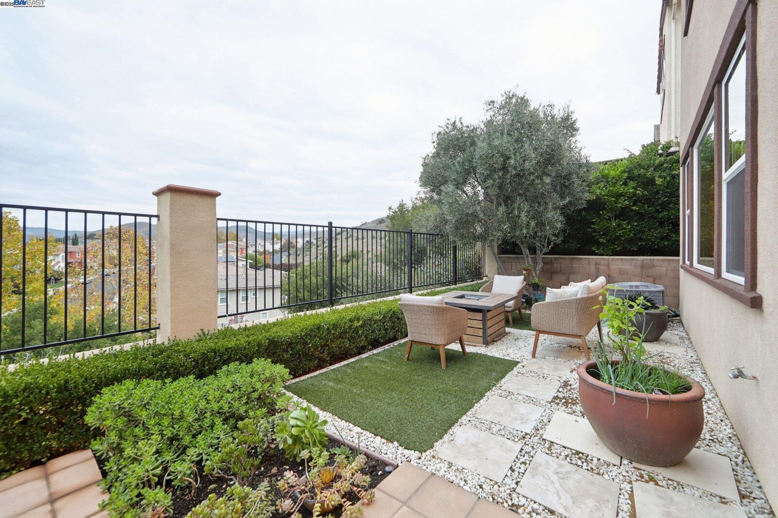 Property Photo:  3885 Highpointe Ct  CA 94568 