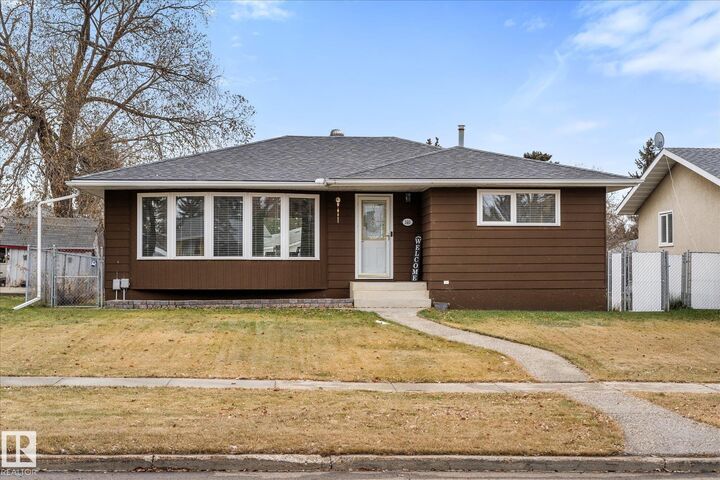 140 Brookwood Drive  Spruce Grove AB T7X 1G6 photo