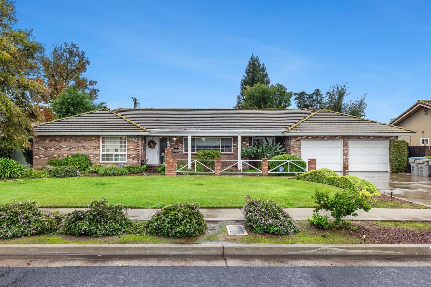 Property Photo: 1083 W Escalon Avenue CA 93711