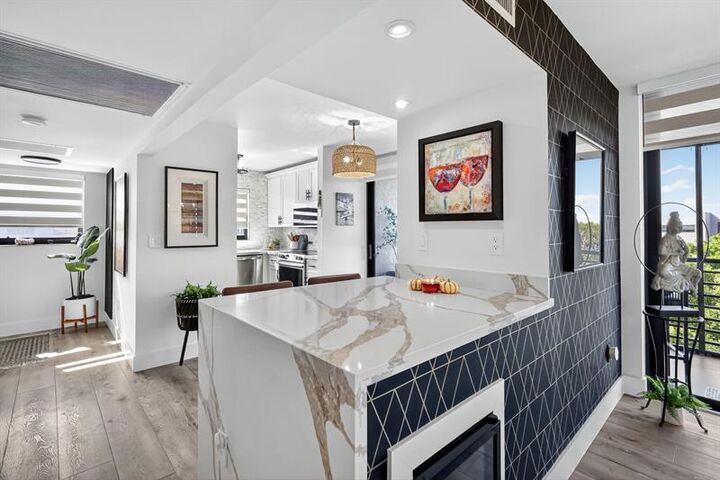 Property Photo:  1000 Colony Point Cir 501  FL 33026 