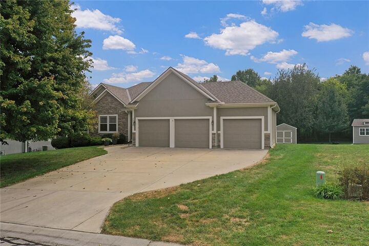 15373 Bradfort Court  Basehor KS 66007 photo