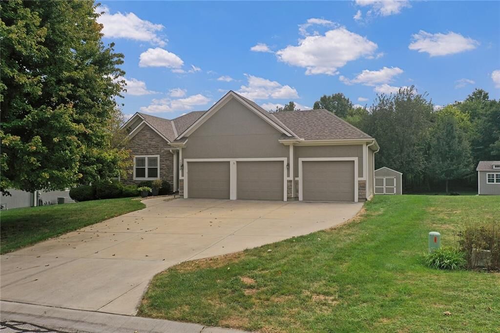 Property Photo:  15373 Bradfort Court  KS 66007 