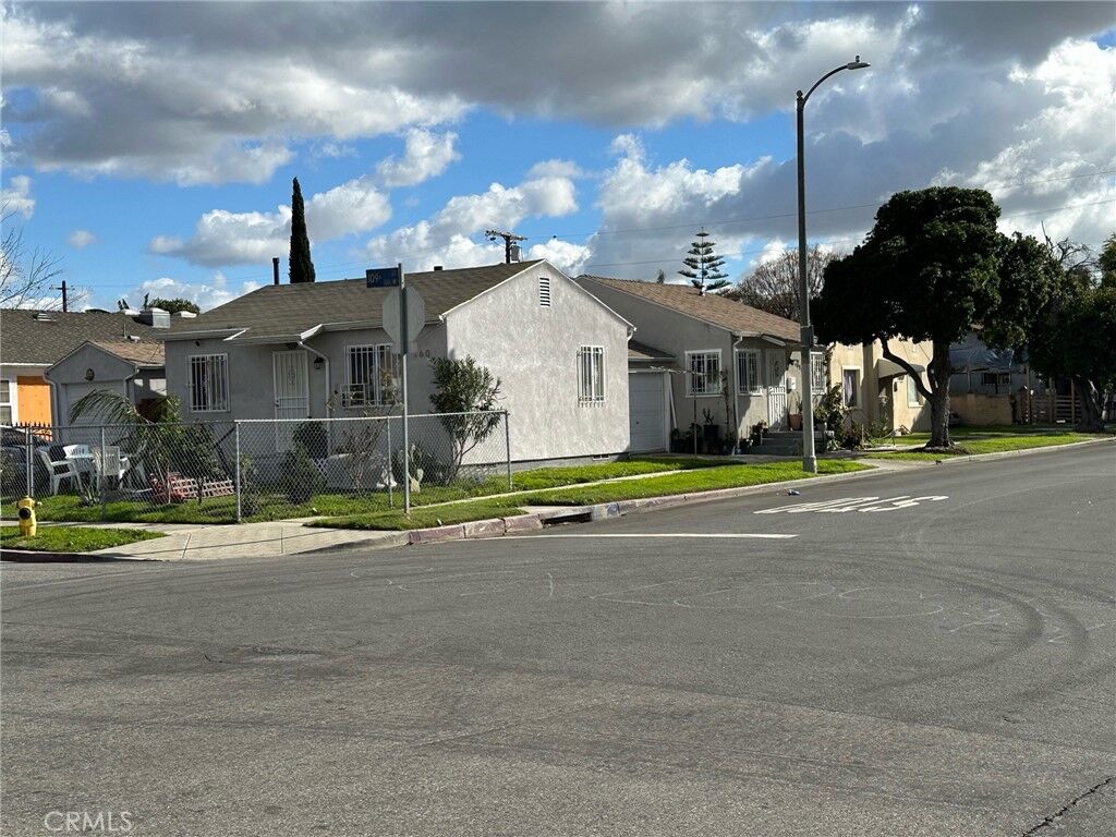 Property Photo:  10904 S Spring  CA 90061 