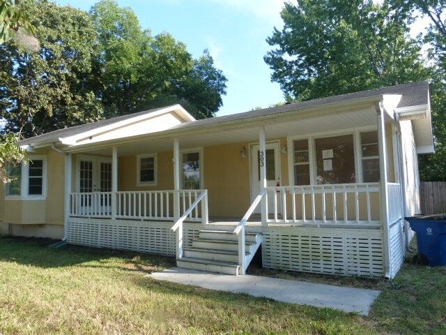 Property Photo:  303 Willow St  TN 37355 