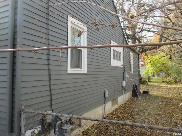 Property Photo:  3341 N Leroy Avenue  IL 61604 