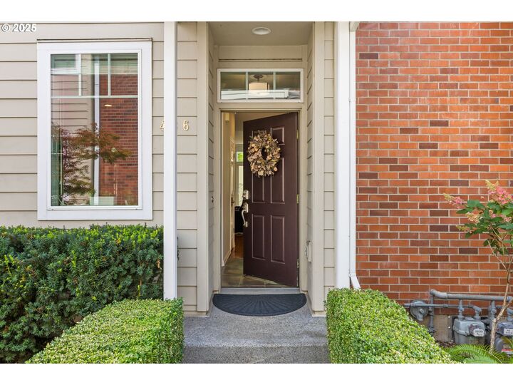 Property Photo:  436 5th St  OR 97034 