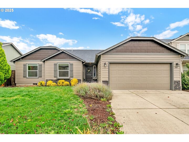 Property Photo: 3869 NE Gusty Pl OR 97322