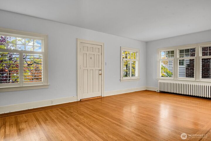 Property Photo:  1512  10th Avenue W  WA 98119 