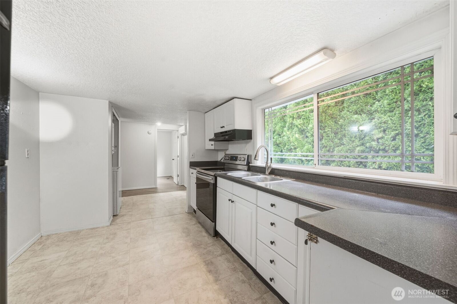 Property Photo:  2210 E 25th Street  WA 98661 