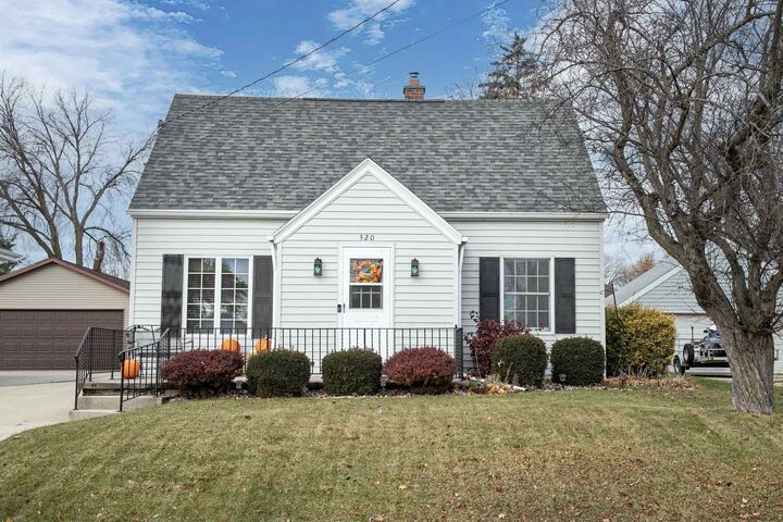 Property Photo:  320 W Lincoln Avenue  WI 54140 