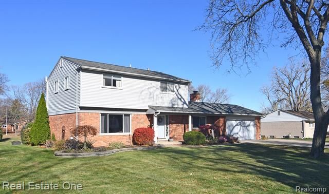 Property Photo:  210 Lange Drive  MI 48098 