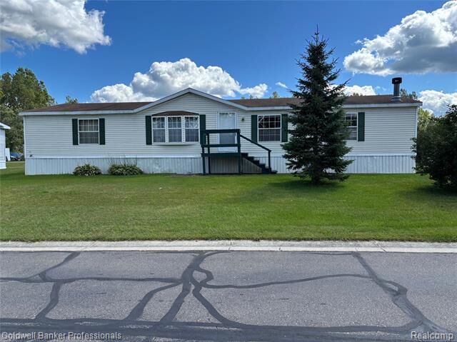 Property Photo: 315 Orchard Cove Drive MI 48463