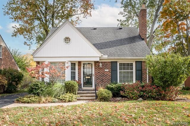 Property Photo:  32210 Sheridan Drive  MI 48025 