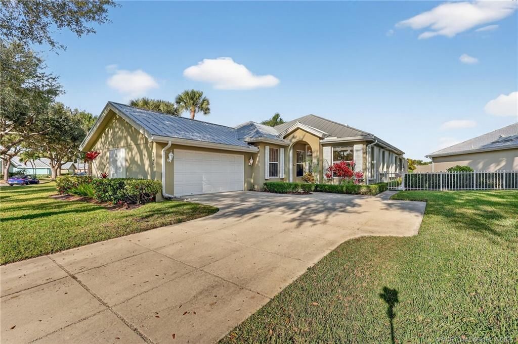 Property Photo: 2890 SW Brighton Way FL 34990