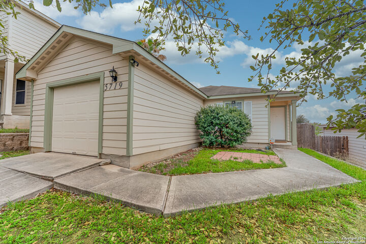 Property Photo:  5719 Hickory Cyn  TX 78252 