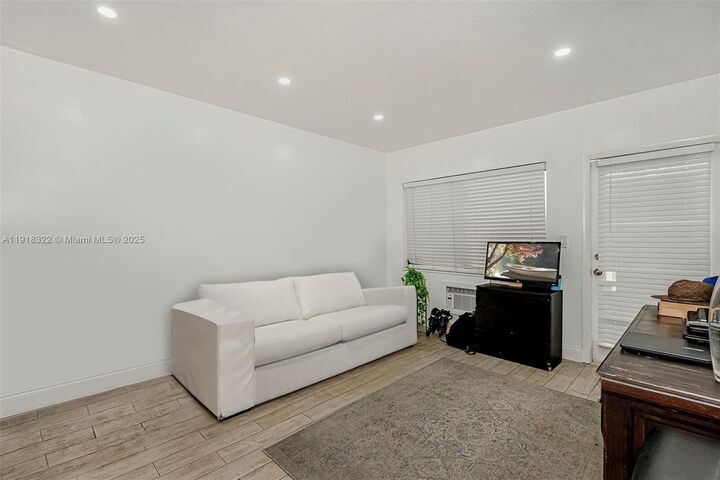 Property Photo:  719 Euclid Ave 3  FL 33139 