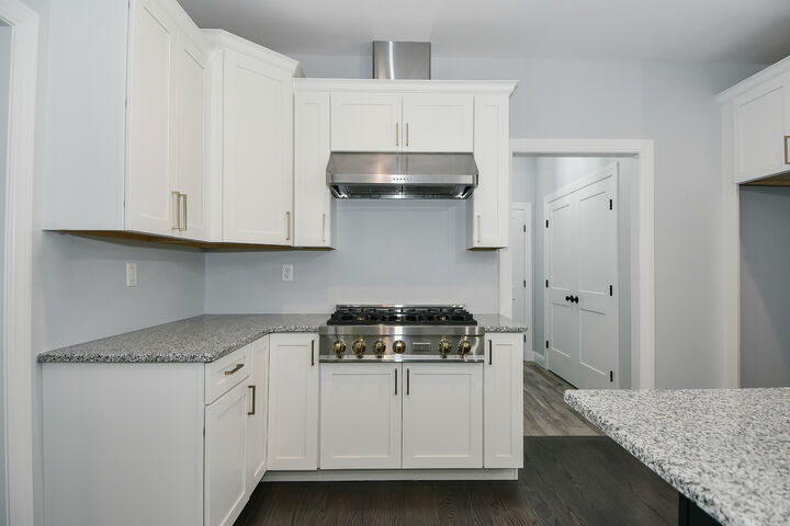 Property Photo:  155 Old Common Road  CT 06109 