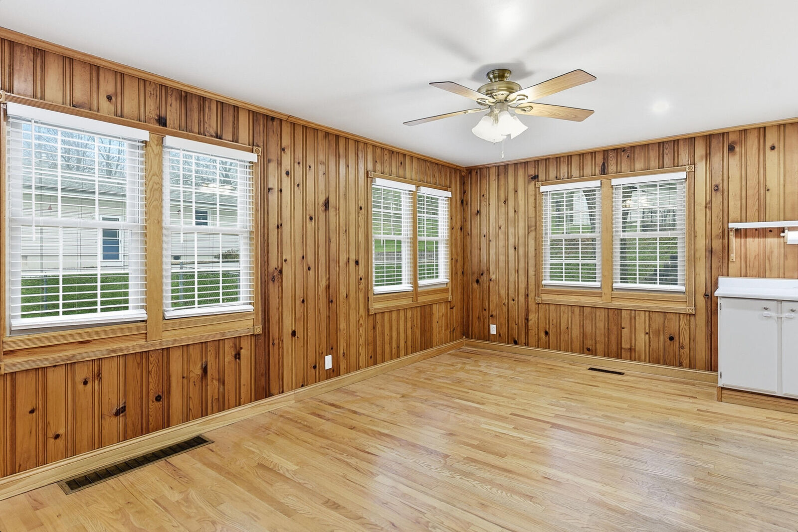 Property Photo:  327 Spencer  Avenue  IA 51503 