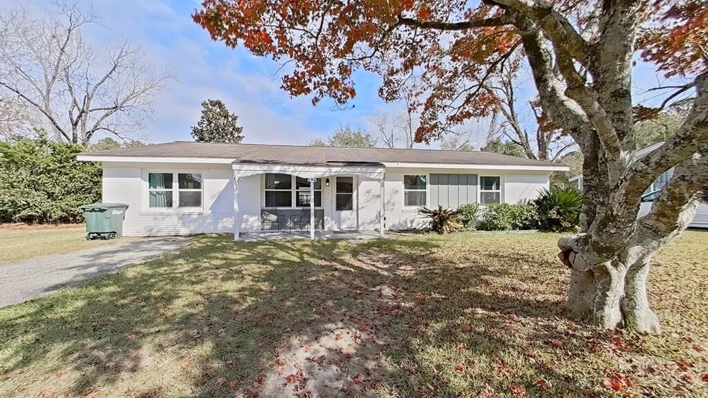 Property Photo:  111 Royal Ave  GA 31792 