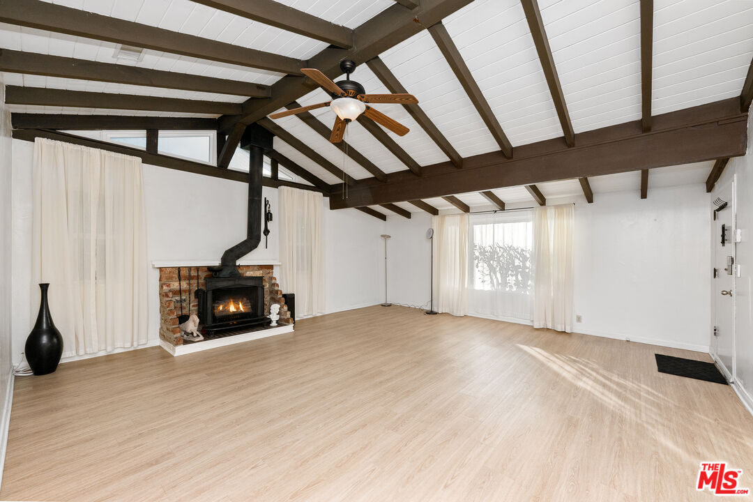 Property Photo:  4822 Lemona Ave  CA 91403 