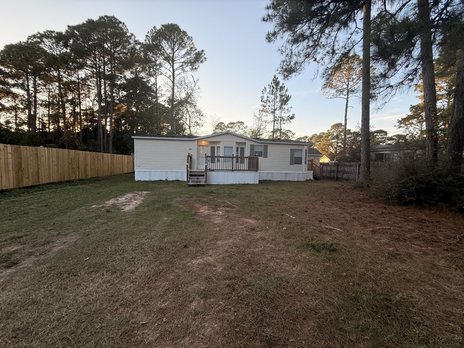 Property Photo:  300 Ridgewood Avenue  FL 32569 