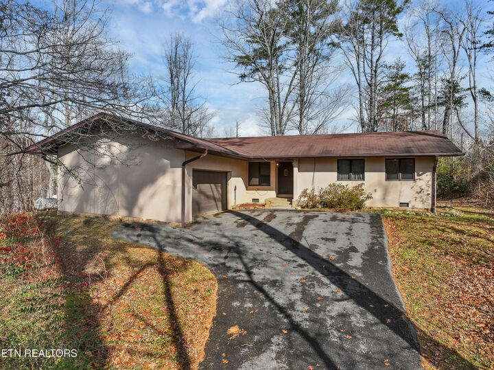Property Photo: 330 Jackson Rd TN 37738