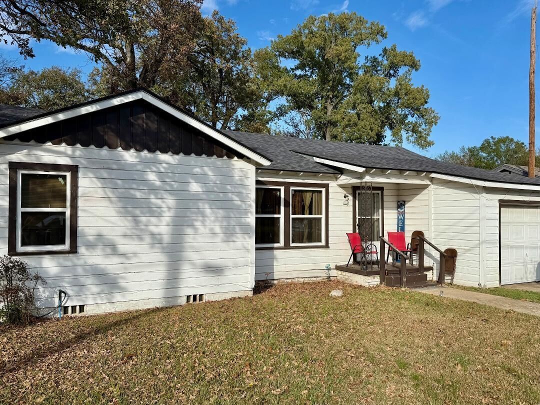 Property Photo:  409 Larry Drive  TX 75602 
