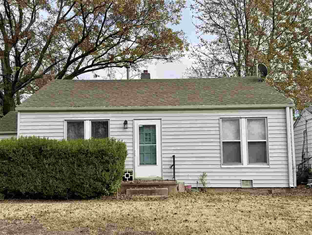 Property Photo:  341 S Peachtree St  OK 74601 