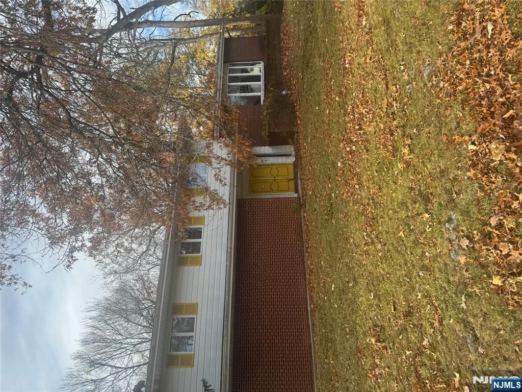 Property Photo:  72 Oak Street  NJ 07631 