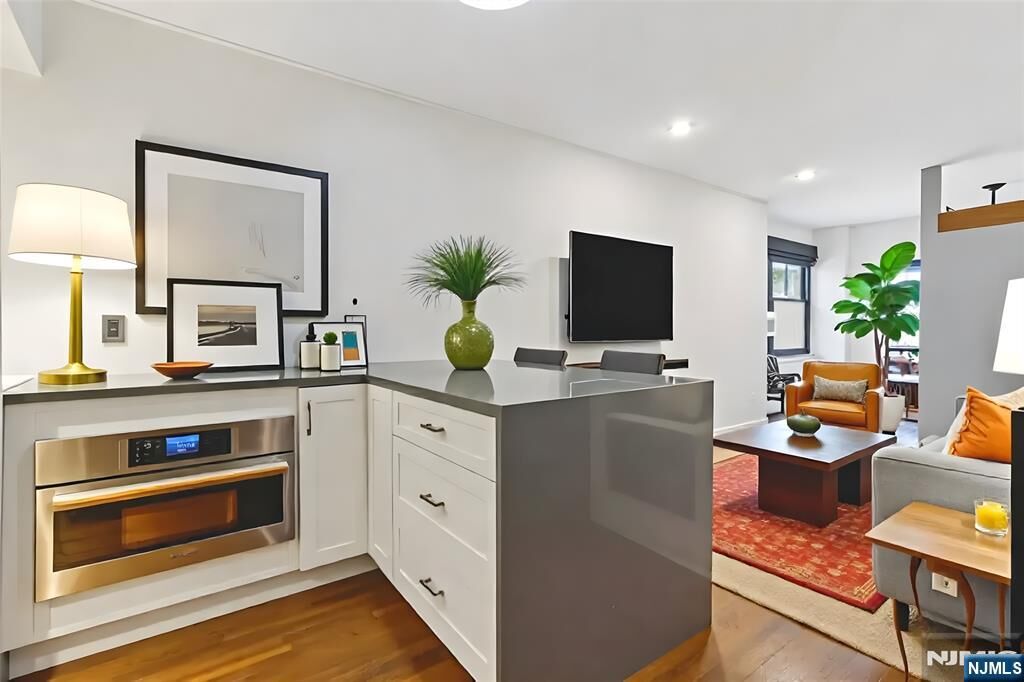 Property Photo: 3050 Edwin Avenue #2D NJ 07024