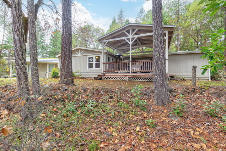 Property Photo: 252 Glenlyn Drive OR 97544