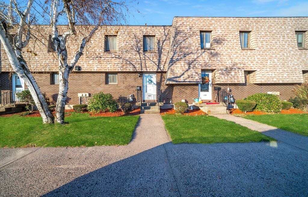 Property Photo:  172 Beekman Dr 172  MA 01001 