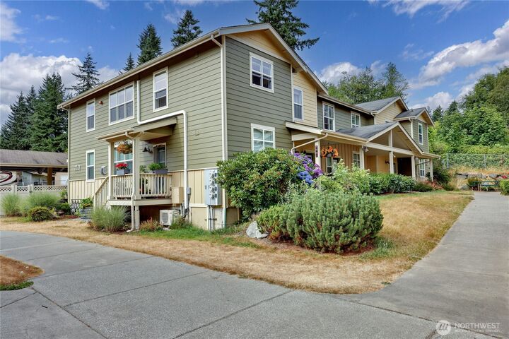 Property Photo:  7701  Beacon Place NE 103  WA 98311 