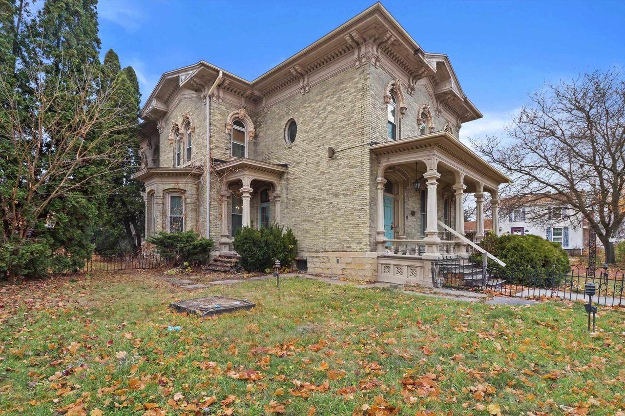 Property Photo:  220 South Academy Street  WI 53548 