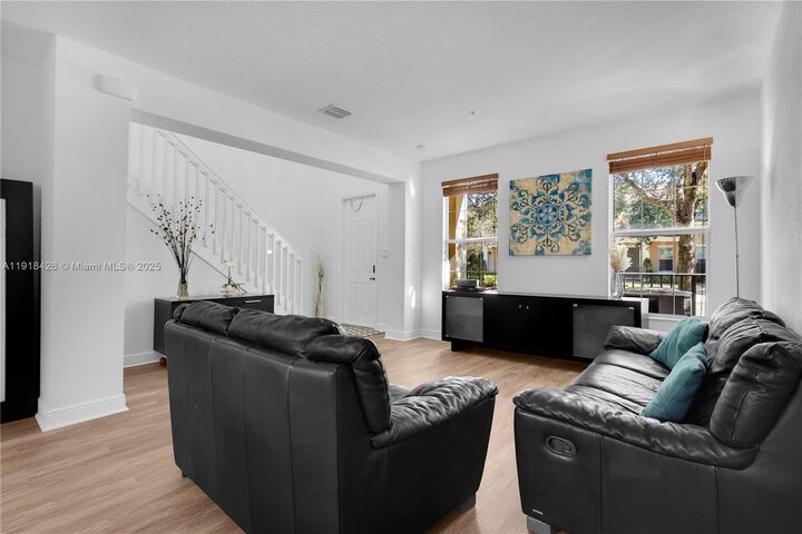 Property Photo:  1516 SW 147th Ave  FL 33027 