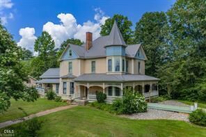 Property Photo: 206 N Brook Street NC 28697