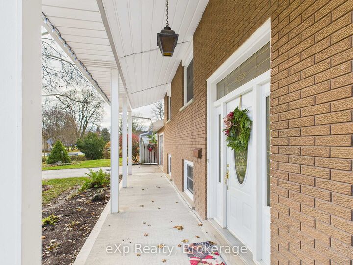 Property Photo:  303 Mary Street E  ON N0G 2V0 