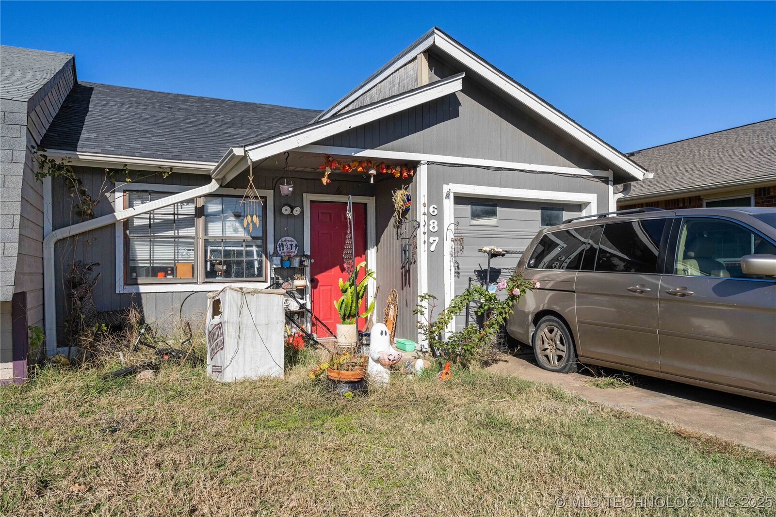 Property Photo: 687 E 142nd Place OK 74033